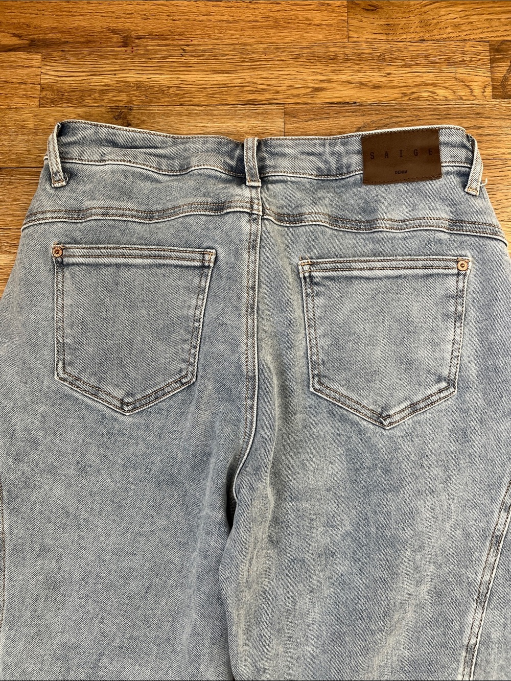 Saige Denim Light Wash Barrel Leg Women’s Jeans - Picture 8 of 11
